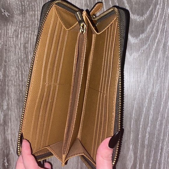 Matching Coach Purse and Wallet - Picture 10 of 11